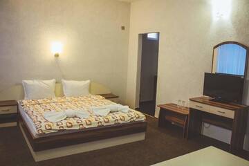 Фото номера Люкс с 1 спальней с видом на горы Отель Edi Hotel г. Златоград 2