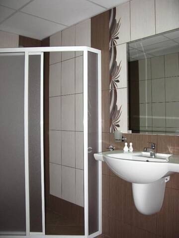 Фото номера Двухместный номер с 1 кроватью или 2 отдельными кроватями Отель Spa Complex Aleksandar г. Златоград 2