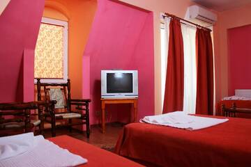 Фото номера Трехместный номер Отель Family Hotel Flora г. Златоград 5