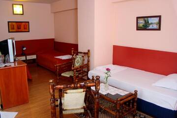 Фото номера Трехместный номер Отель Family Hotel Flora г. Златоград 6