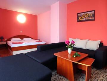 Фото номера Семейный люкс (для 2 взрослых и 2 детей) Отель Family Hotel Flora г. Златоград 6