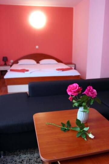 Фото номера Семейный люкс (для 2 взрослых и 2 детей) Отель Family Hotel Flora г. Златоград 3